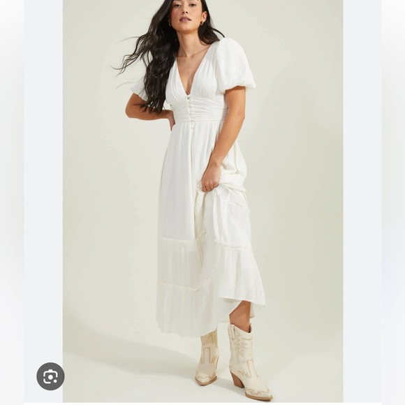 Altar'd State Dresses & Skirts - Alter’d state white Lyla maxi dress